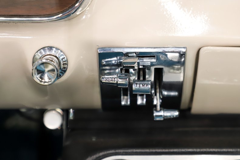 Ford-Mustang-1965-Silver-Blue-Poly-Blue-24