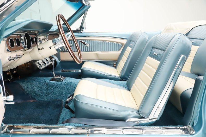 Ford-Mustang-1965-Silver-Blue-Poly-Blue-26