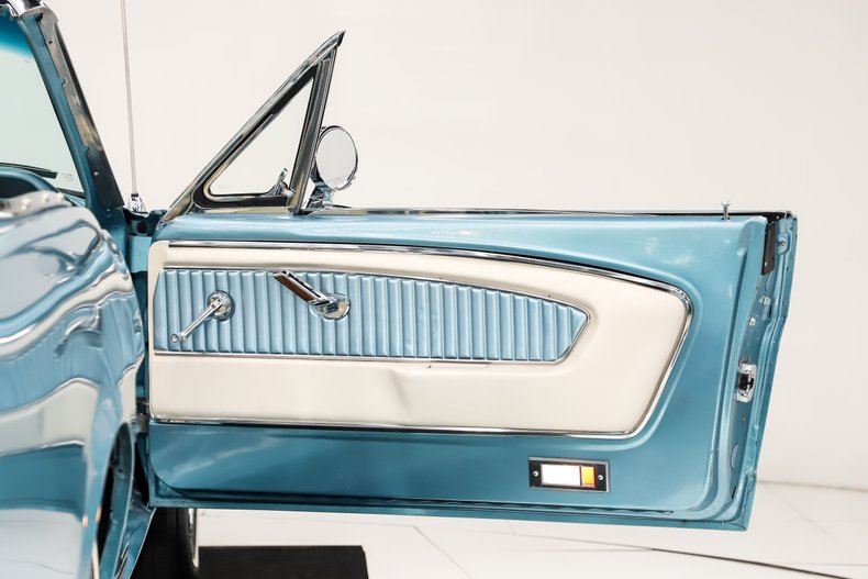 Ford-Mustang-1965-Silver-Blue-Poly-Blue-35