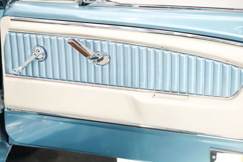Ford-Mustang-1965-Silver-Blue-Poly-Blue-36