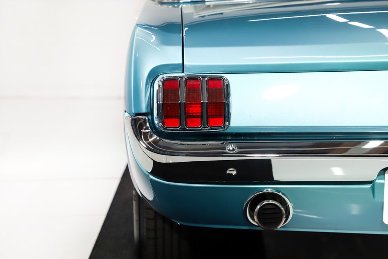 Ford-Mustang-1965-Silver-Blue-Poly-Blue-37