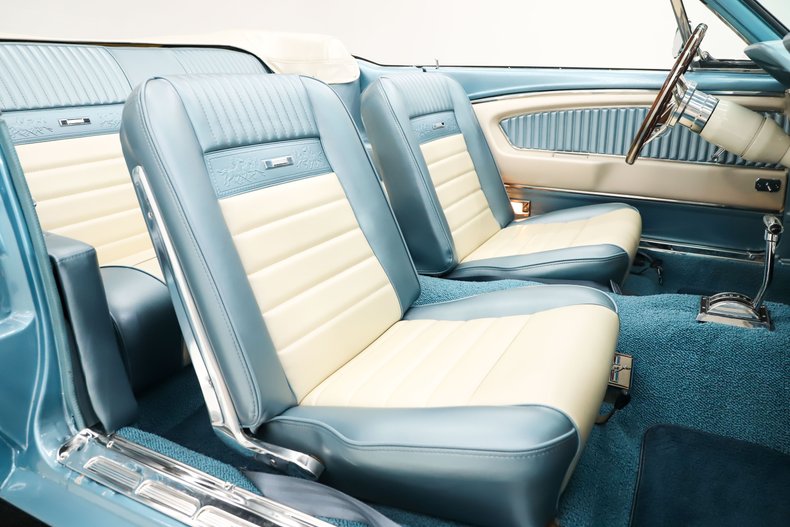 Ford-Mustang-1965-Silver-Blue-Poly-Blue-42