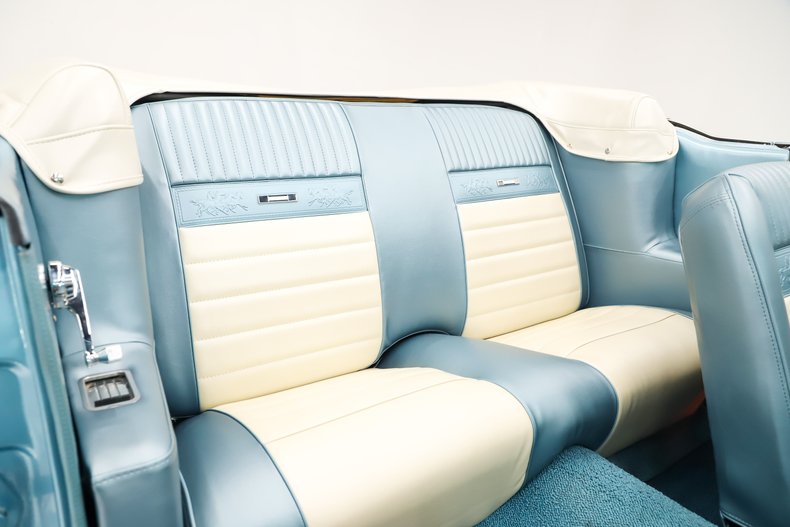 Ford-Mustang-1965-Silver-Blue-Poly-Blue-43