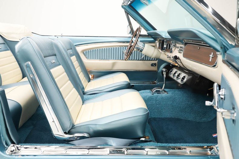 Ford-Mustang-1965-Silver-Blue-Poly-Blue-46