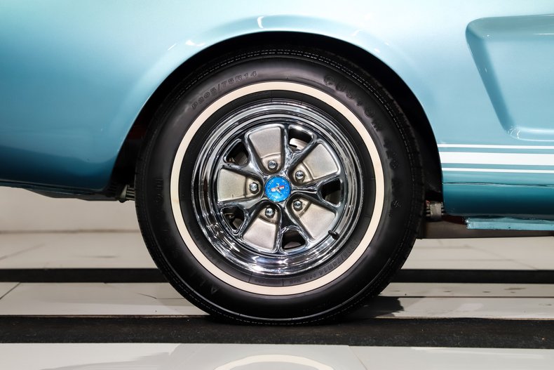 Ford-Mustang-1965-Silver-Blue-Poly-Blue-47