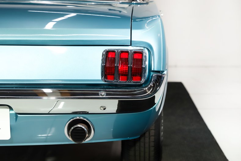 Ford-Mustang-1965-Silver-Blue-Poly-Blue-49