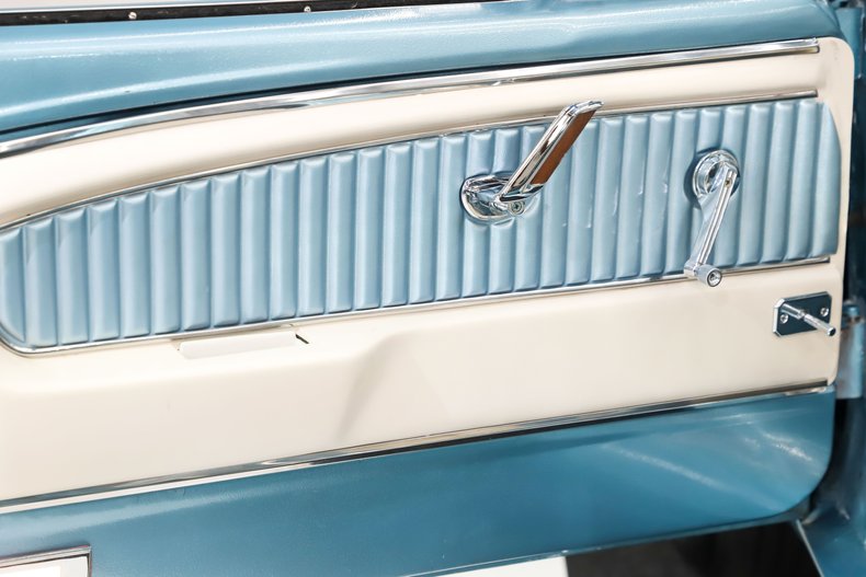 Ford-Mustang-1965-Silver-Blue-Poly-Blue-8