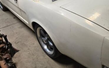 Ford-Mustang-1965-White-Black-2