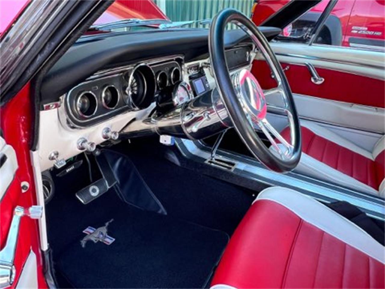 Ford-Mustang-1965-red-red-white-black-14