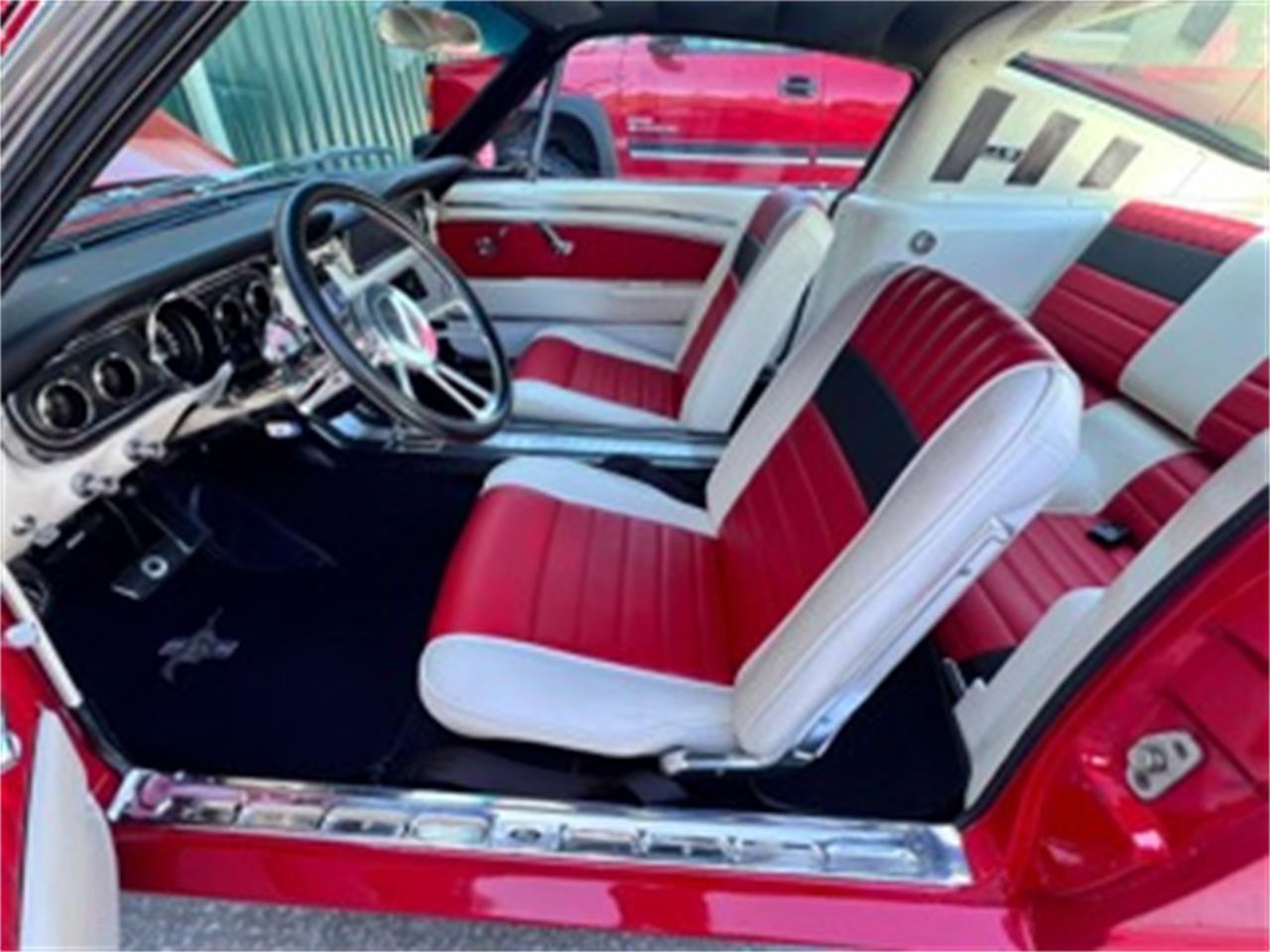 Ford-Mustang-1965-red-red-white-black-15