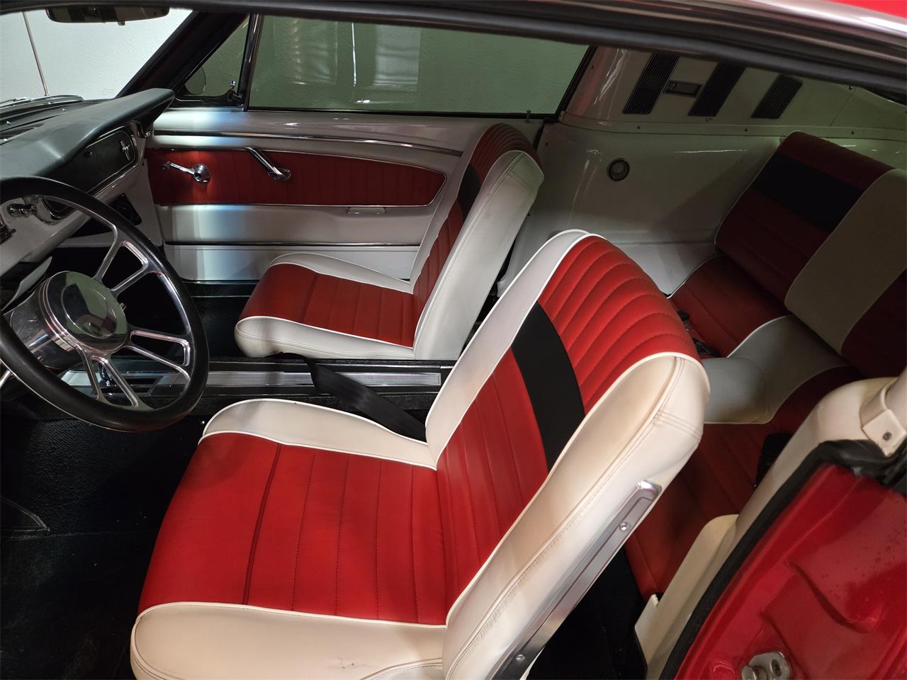 Ford-Mustang-1965-red-red-white-black-16