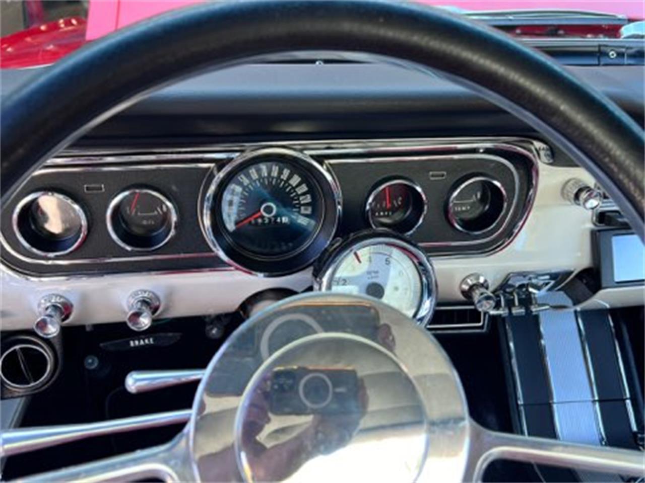 Ford-Mustang-1965-red-red-white-black-17