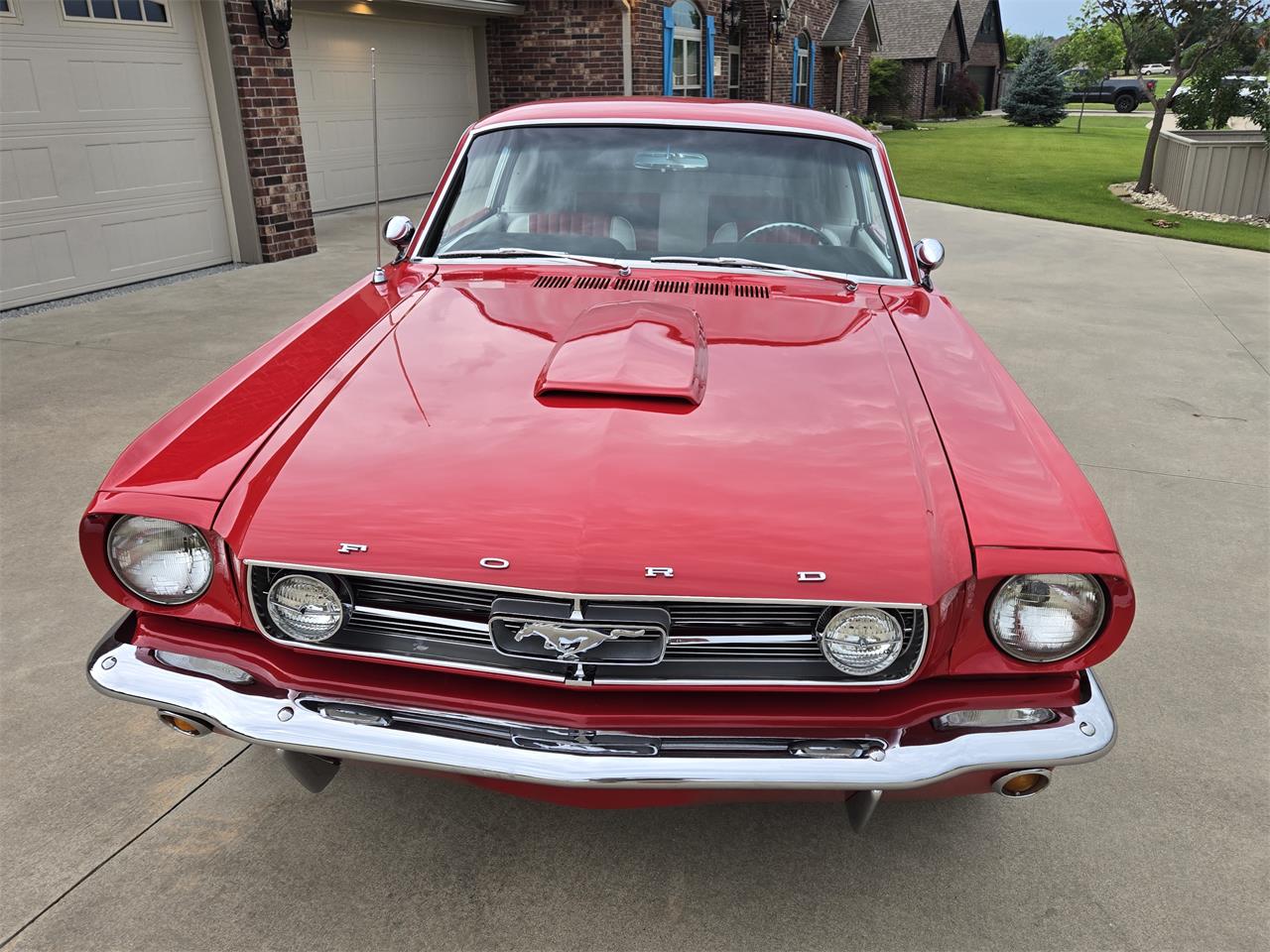 Ford-Mustang-1965-red-red-white-black-2