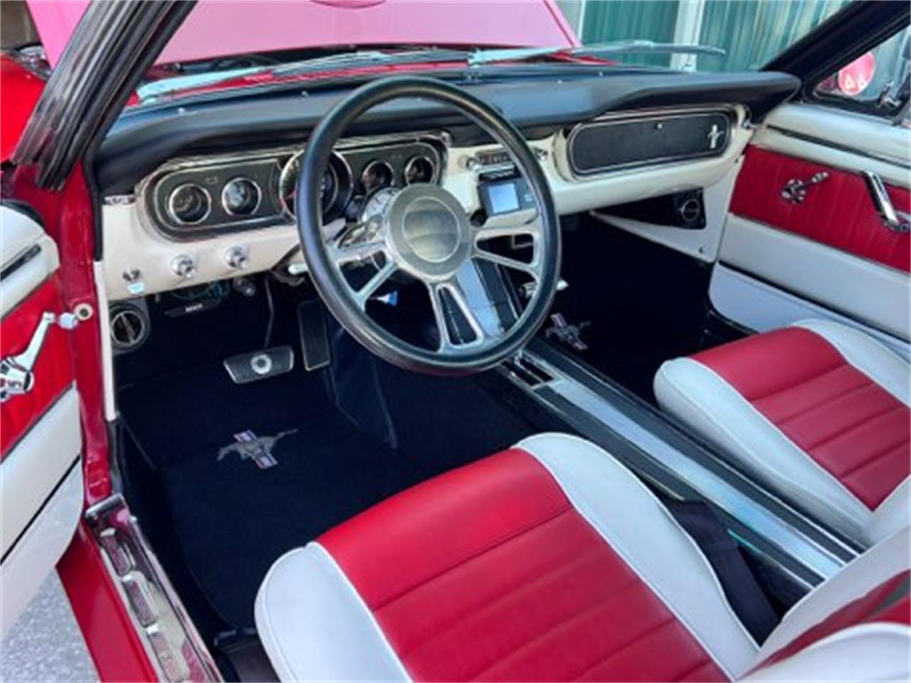 Ford-Mustang-1965-red-red-white-black-33