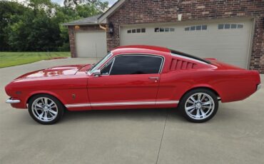 Ford-Mustang-1965-red-red-white-black