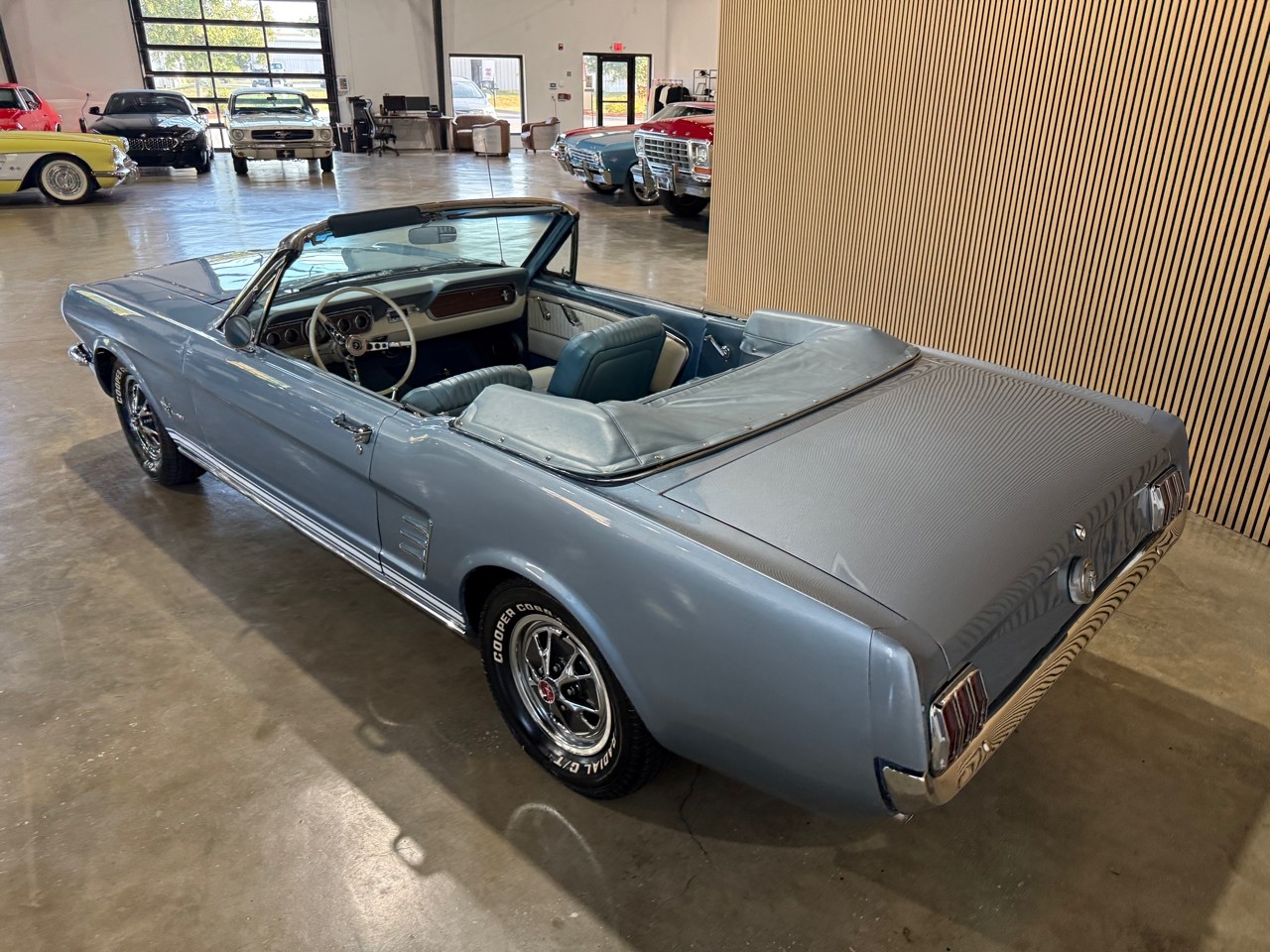 Ford-Mustang-1966-American-Muscle-Car-12