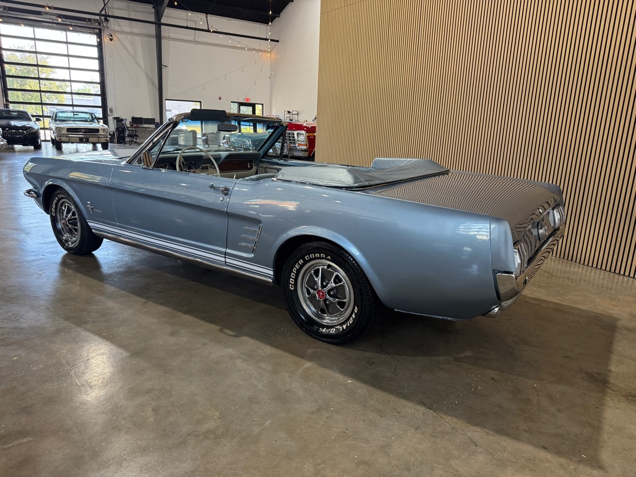 Ford-Mustang-1966-American-Muscle-Car-13
