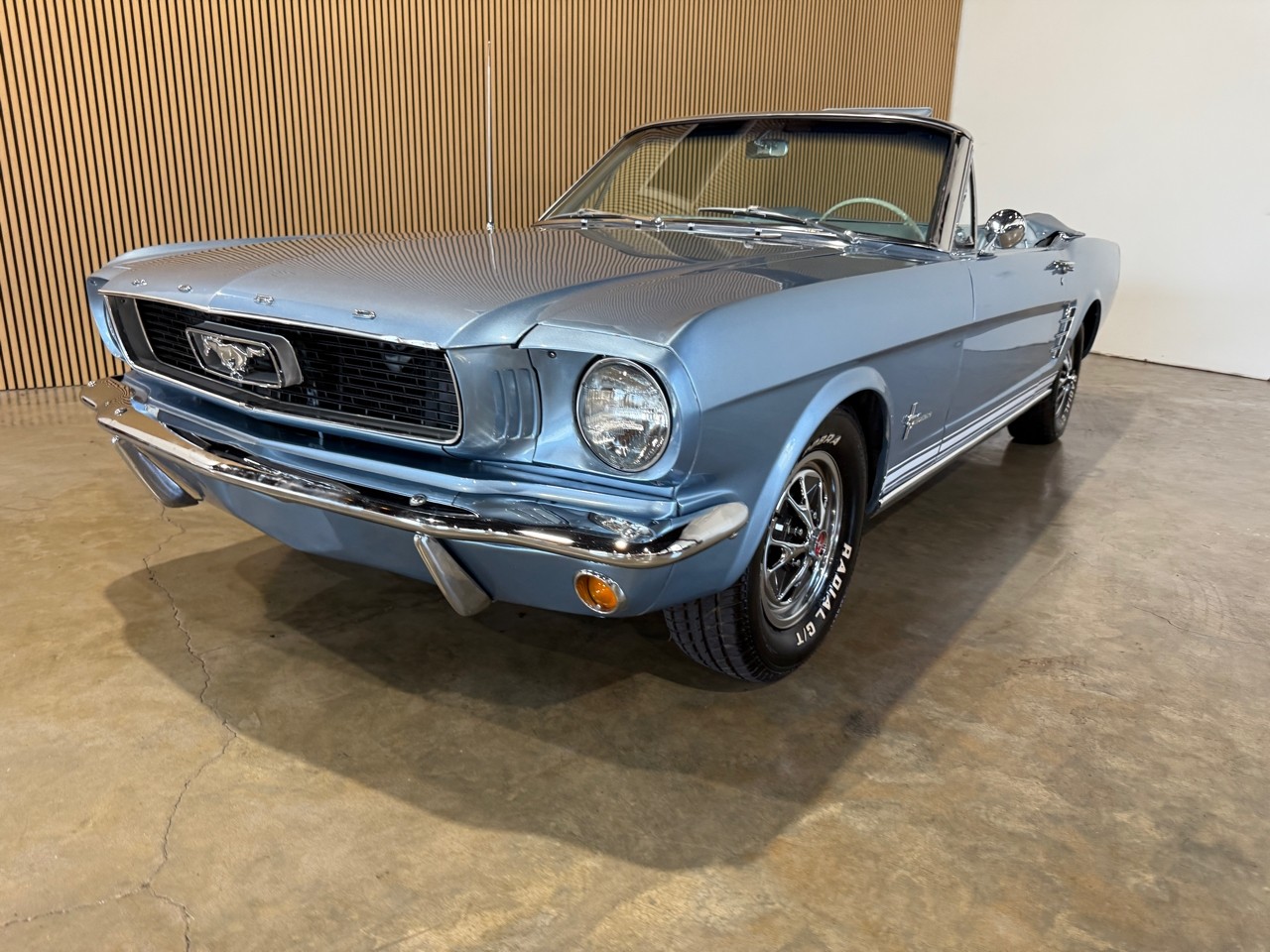 Ford-Mustang-1966-American-Muscle-Car-2