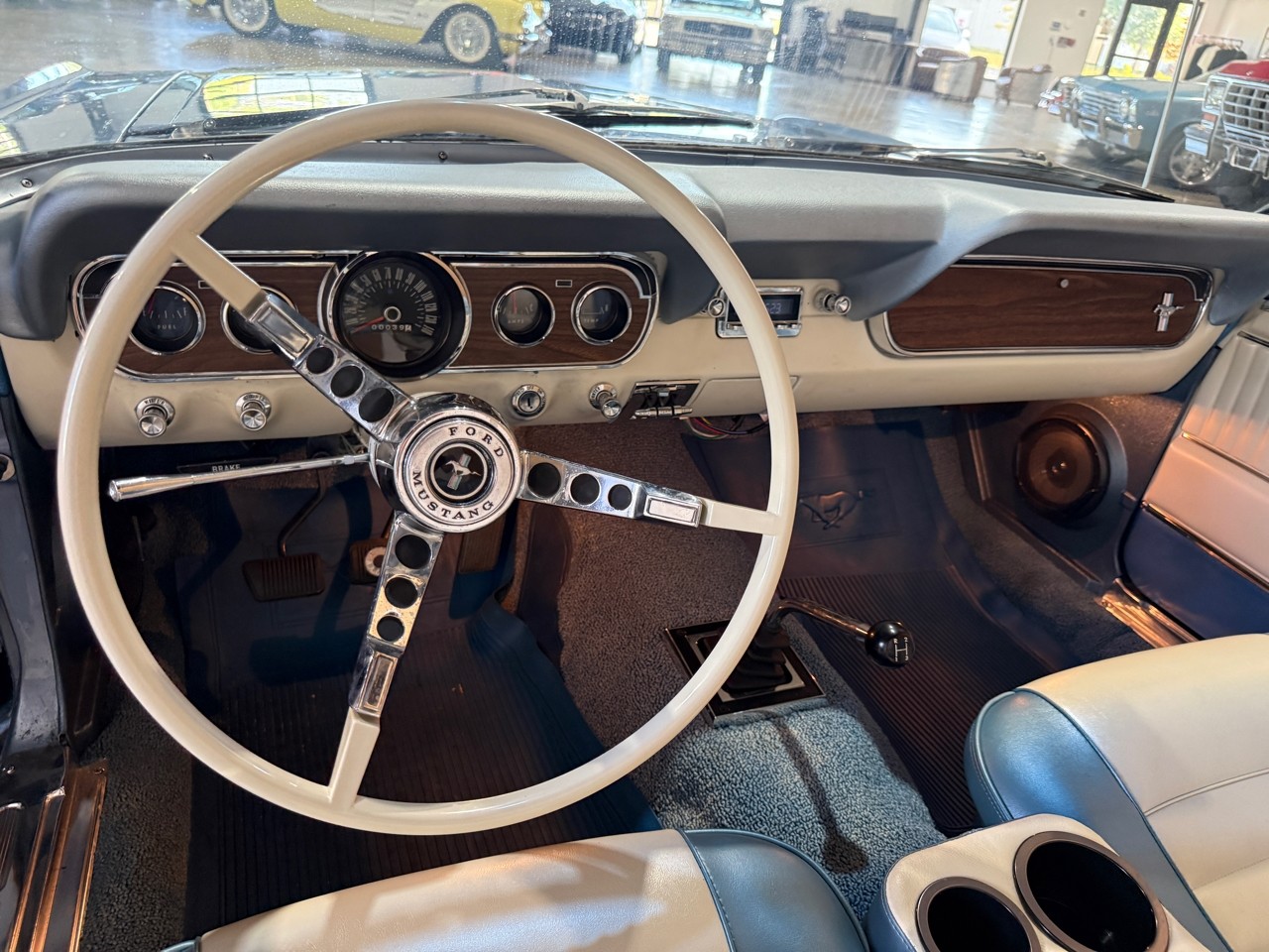 Ford-Mustang-1966-American-Muscle-Car-25