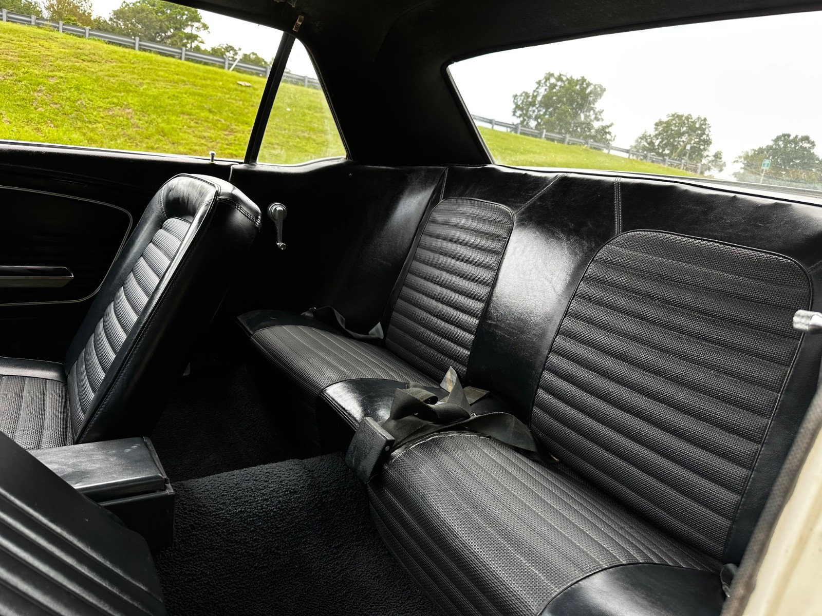 Ford-Mustang-1966-Coupe-10