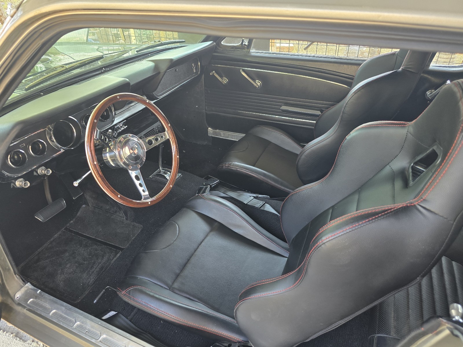 Ford-Mustang-1966-Coupe-31