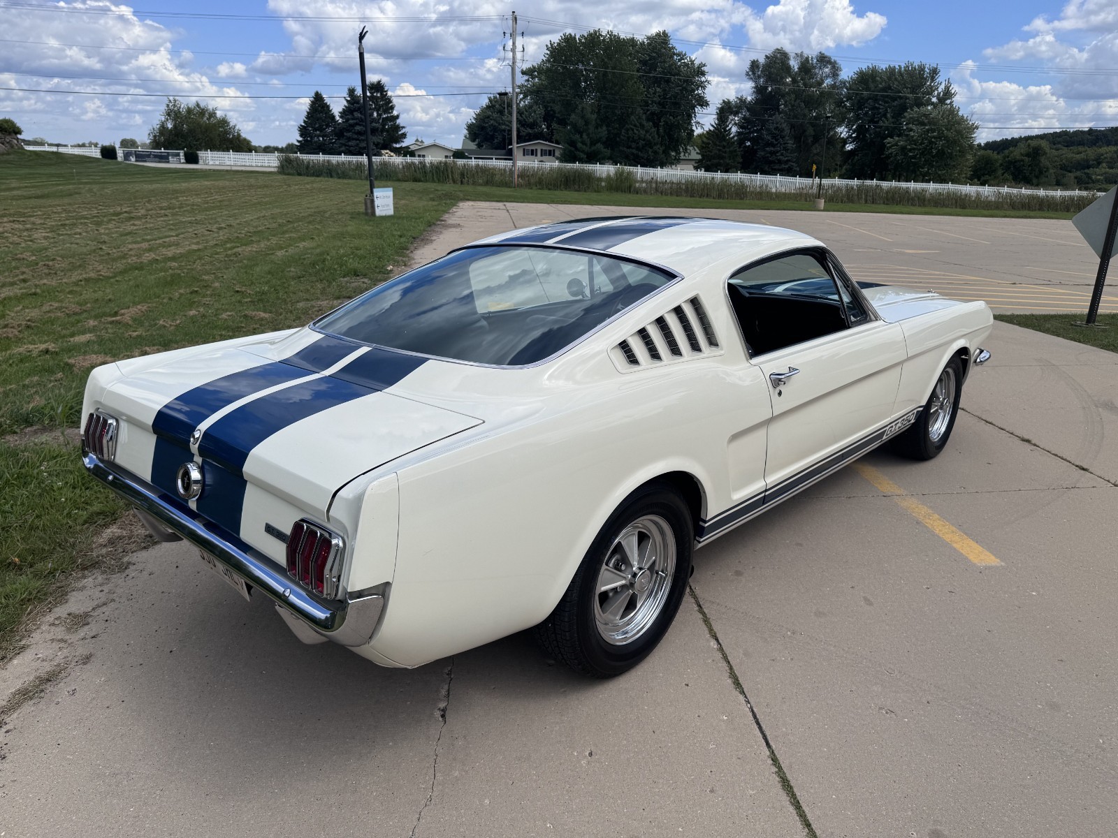 Ford-Mustang-1966-Fastback-7