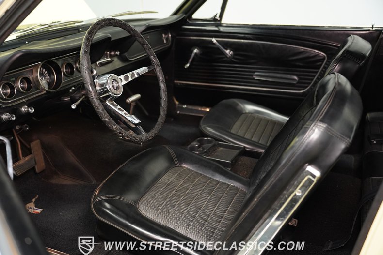 Ford-Mustang-1966-Springtime-Yellow-Black-1