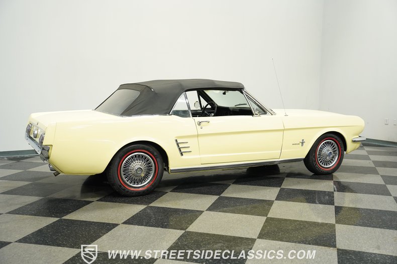 Ford-Mustang-1966-Springtime-Yellow-Black-1