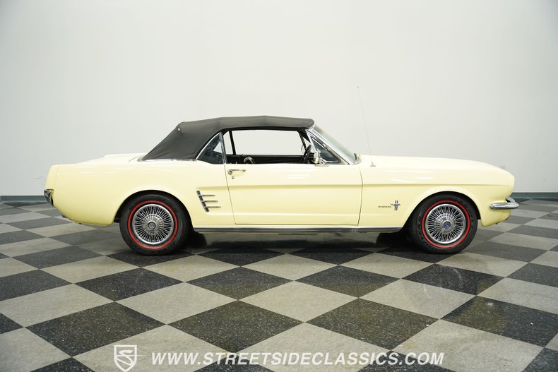 Ford-Mustang-1966-Springtime-Yellow-Black-11