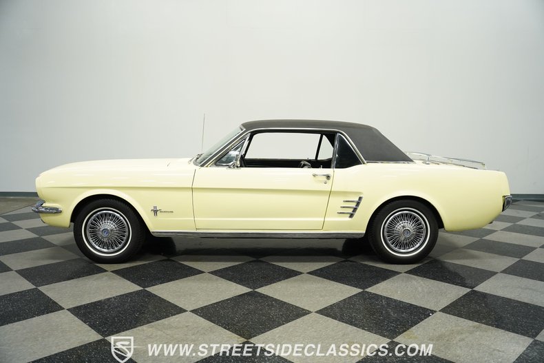 Ford-Mustang-1966-Springtime-Yellow-Black-2