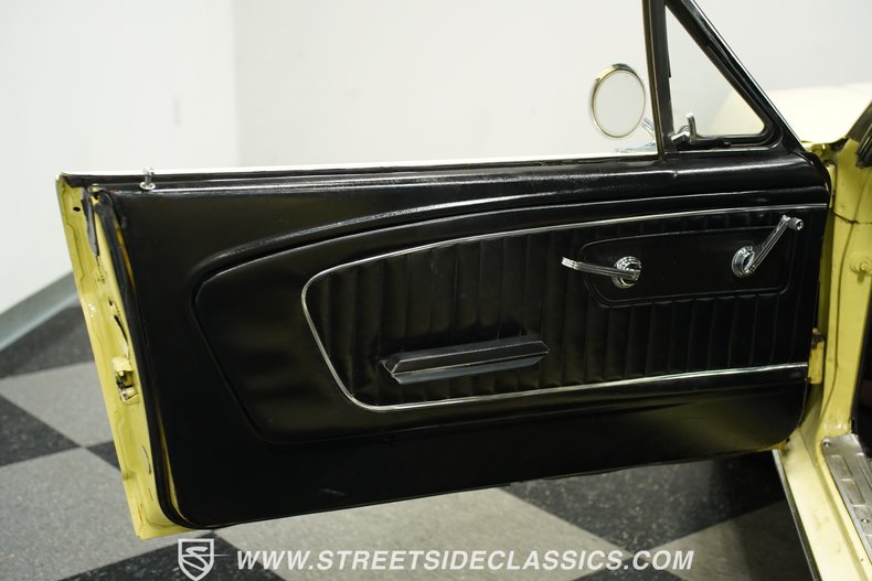 Ford-Mustang-1966-Springtime-Yellow-Black-2