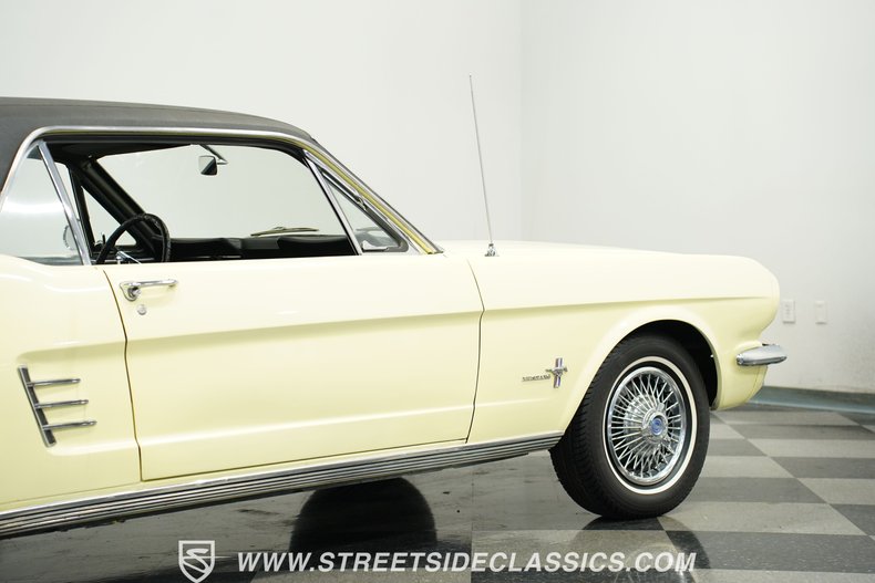 Ford-Mustang-1966-Springtime-Yellow-Black-28
