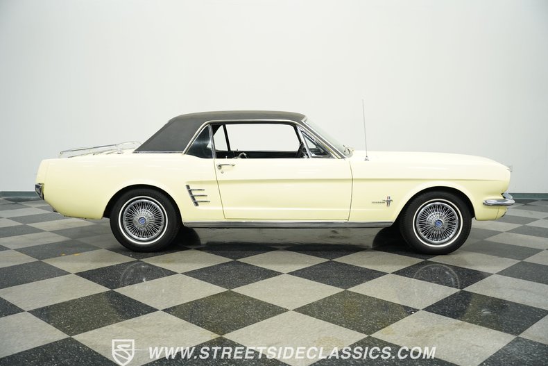 Ford-Mustang-1966-Springtime-Yellow-Black-37