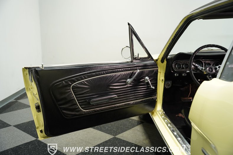 Ford-Mustang-1966-Springtime-Yellow-Black-41