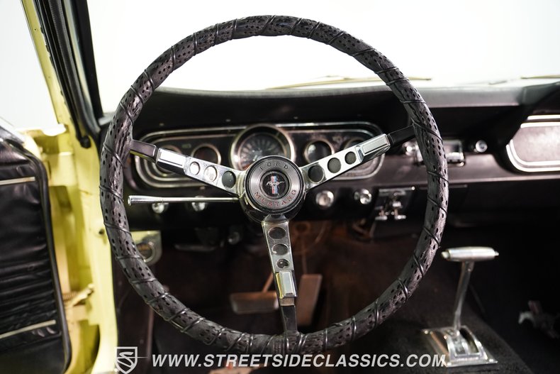 Ford-Mustang-1966-Springtime-Yellow-Black-43