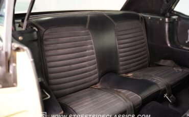 Ford-Mustang-1966-Springtime-Yellow-Black-44