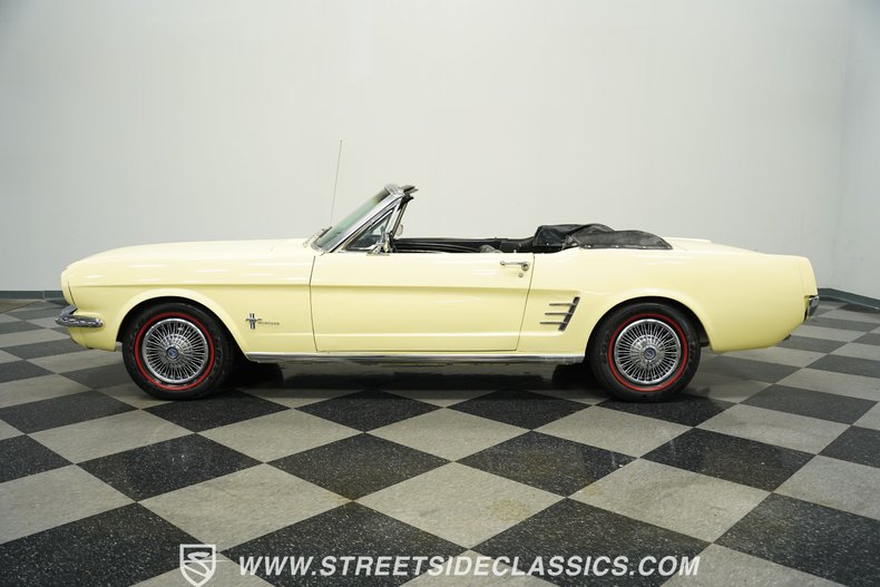 Ford-Mustang-1966-Springtime-Yellow-Black-7