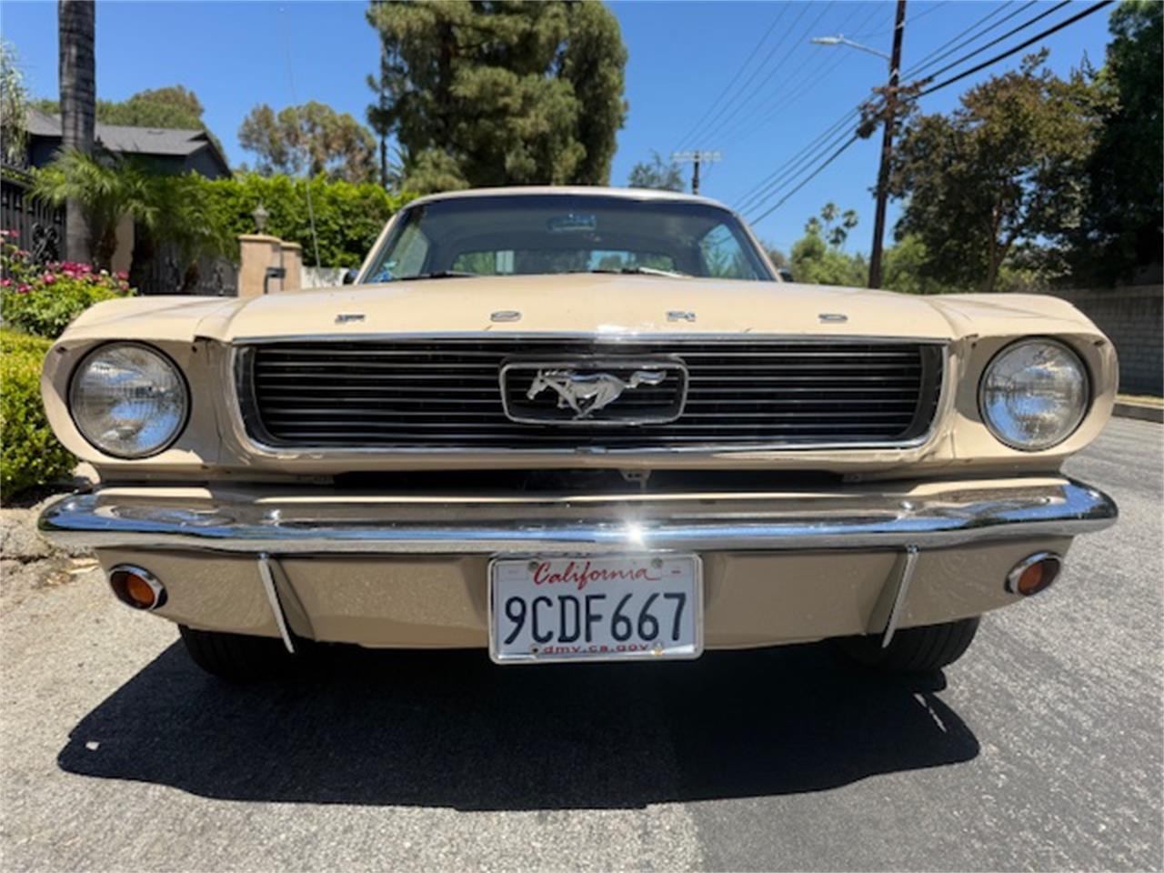 Ford-Mustang-1966-light-beige-emberglo-amp-parchment-1