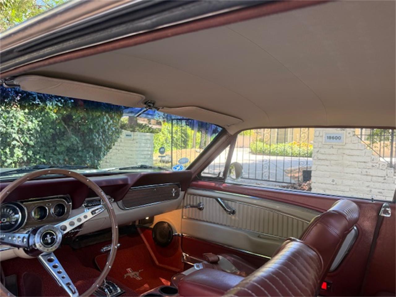 Ford-Mustang-1966-light-beige-emberglo-amp-parchment-12