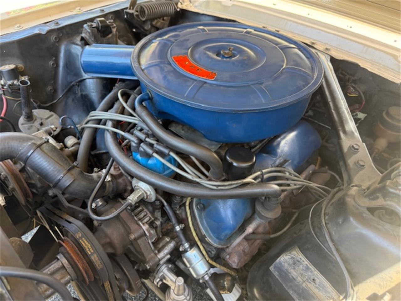Ford-Mustang-1966-light-beige-emberglo-amp-parchment-13
