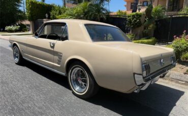 Ford-Mustang-1966-light-beige-emberglo-amp-parchment-3