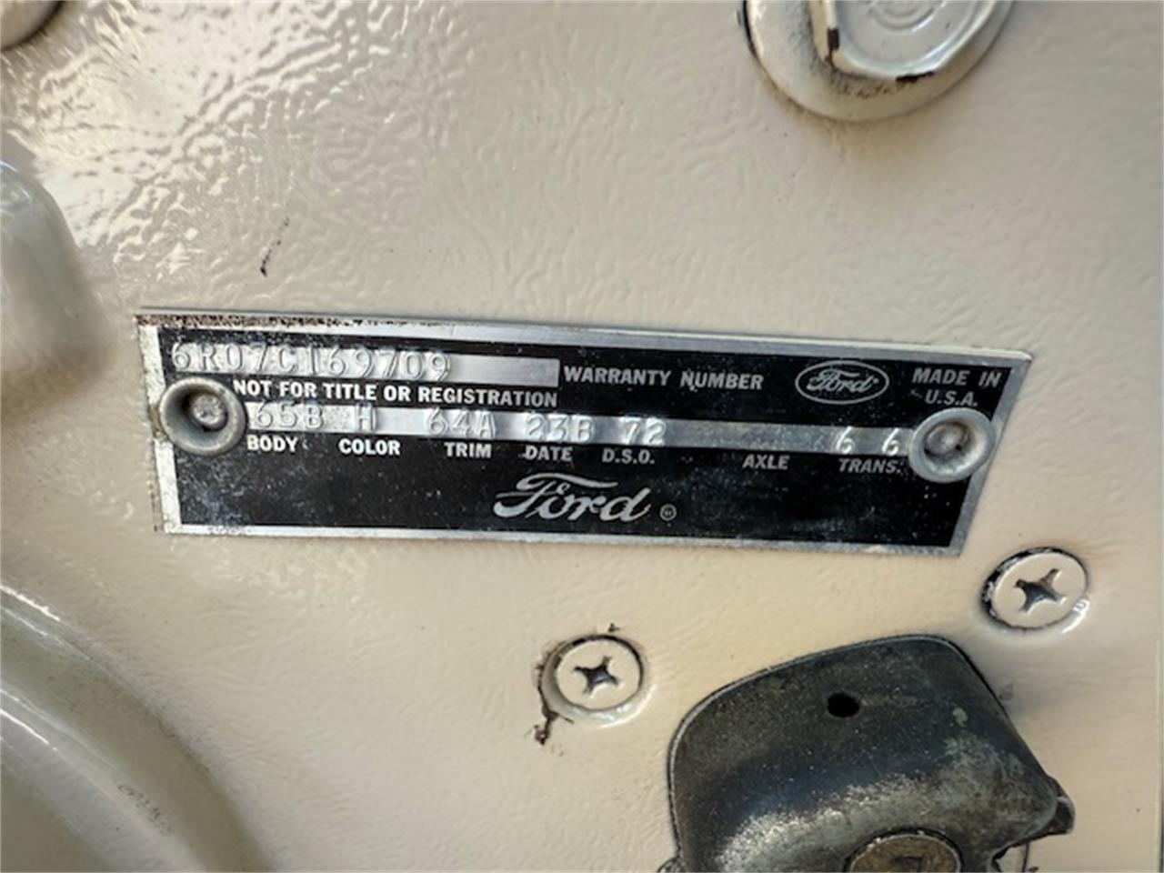 Ford-Mustang-1966-light-beige-emberglo-amp-parchment-4