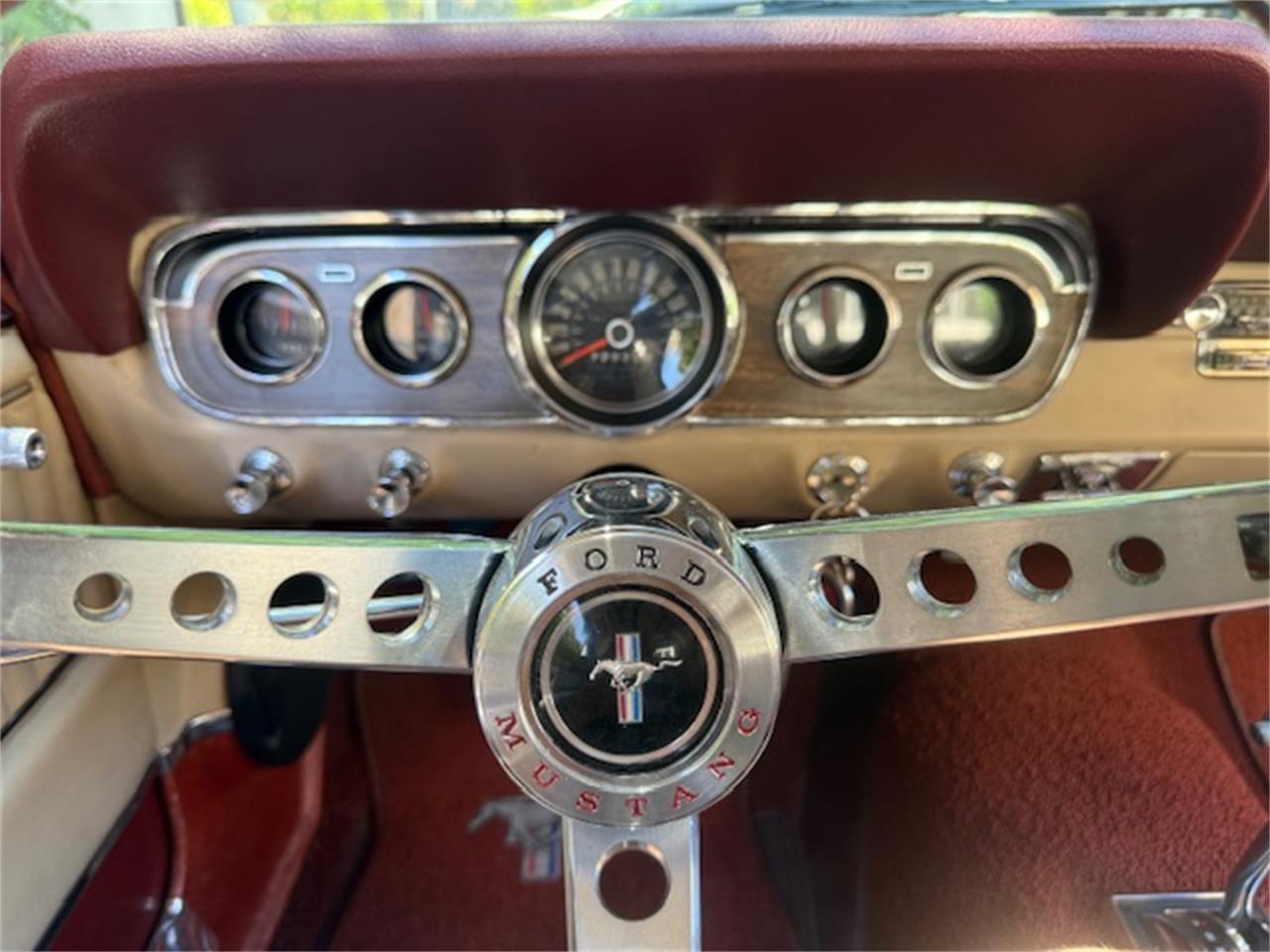 Ford-Mustang-1966-light-beige-emberglo-amp-parchment-7