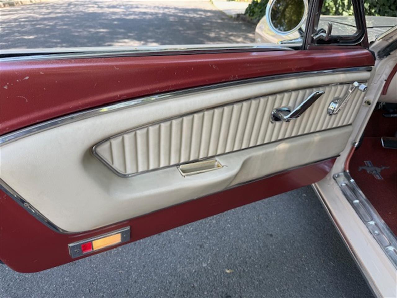 Ford-Mustang-1966-light-beige-emberglo-amp-parchment-9