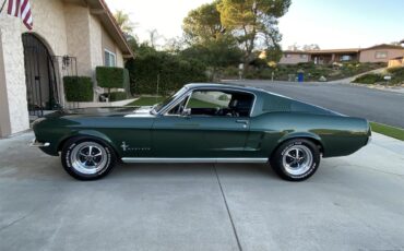 Ford-Mustang-1967-Dark-moss-green-Black-1