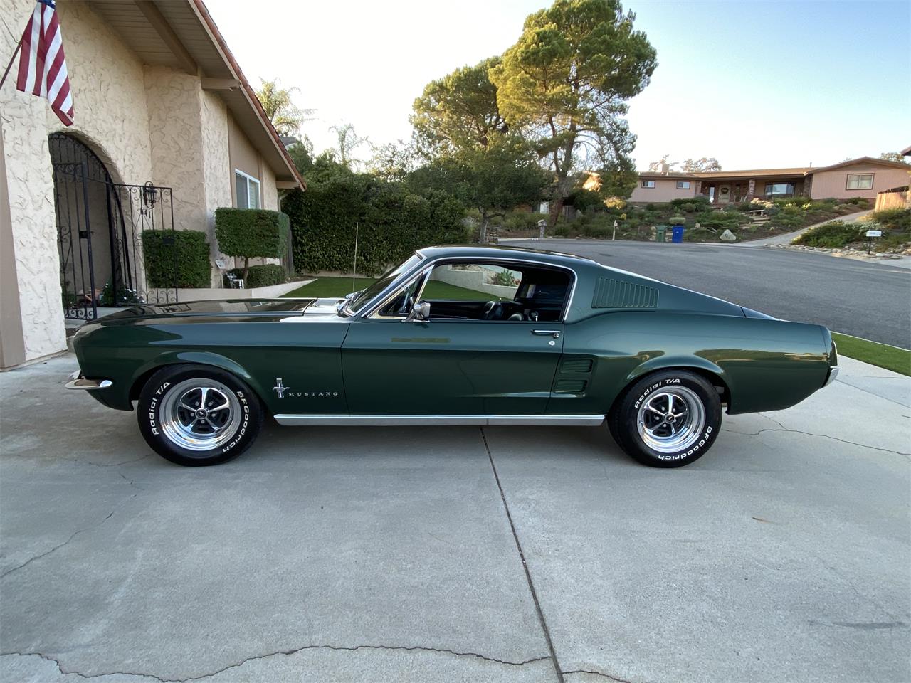 Ford-Mustang-1967-Dark-moss-green-Black-1