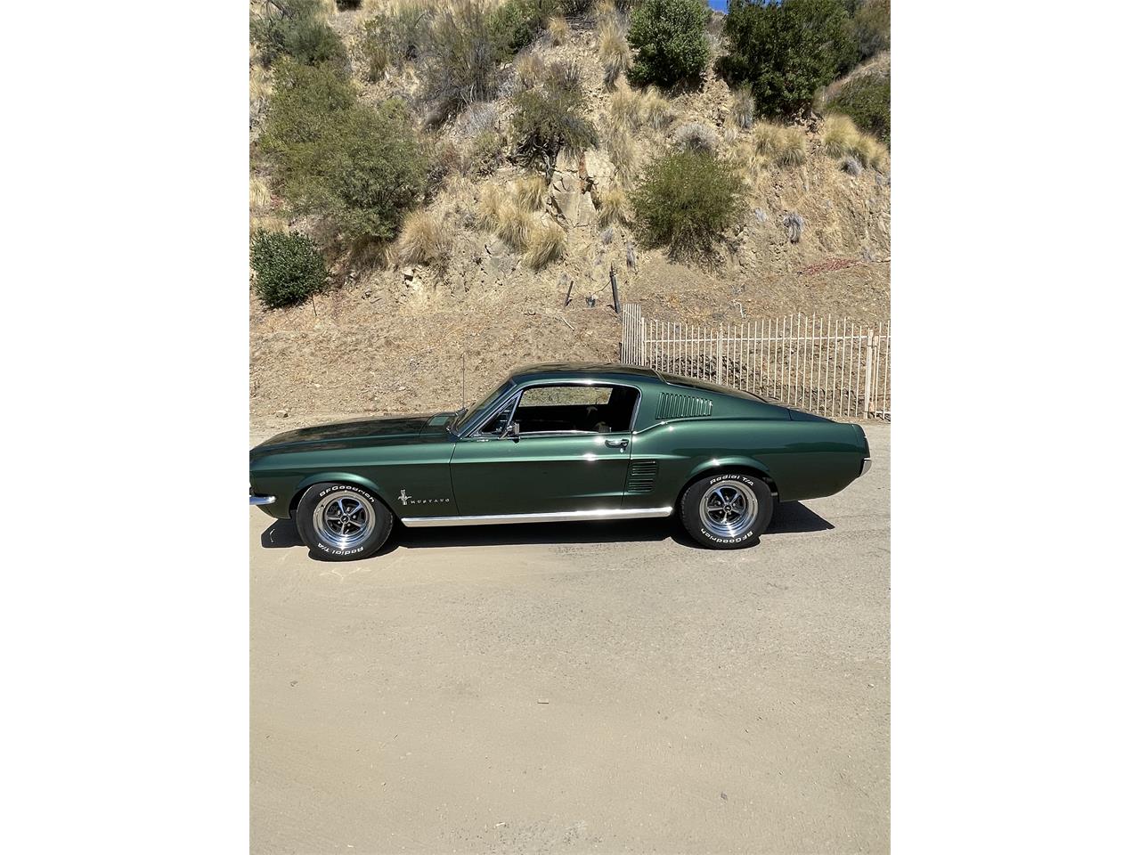 Ford-Mustang-1967-Dark-moss-green-Black-2