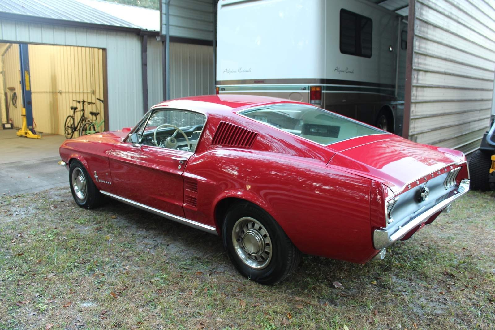 Ford-Mustang-1967-Fastback-4