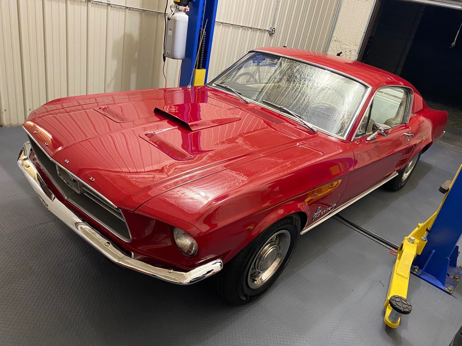 Ford-Mustang-1967-Fastback-9