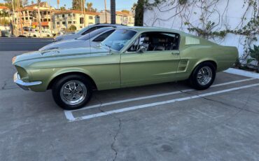 Ford-Mustang-1967-Lime-Gold-Metallic-Black-1